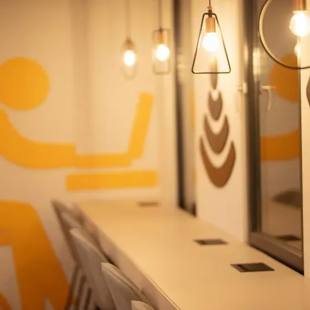 Valent Business * 阿克恰伊